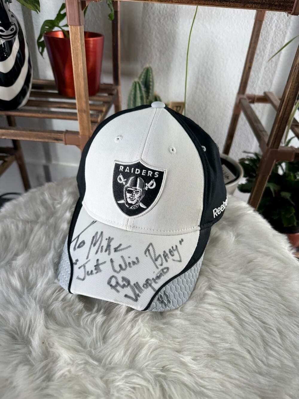 Reebok Raiders Hat Size L/XL Autographed White Black
